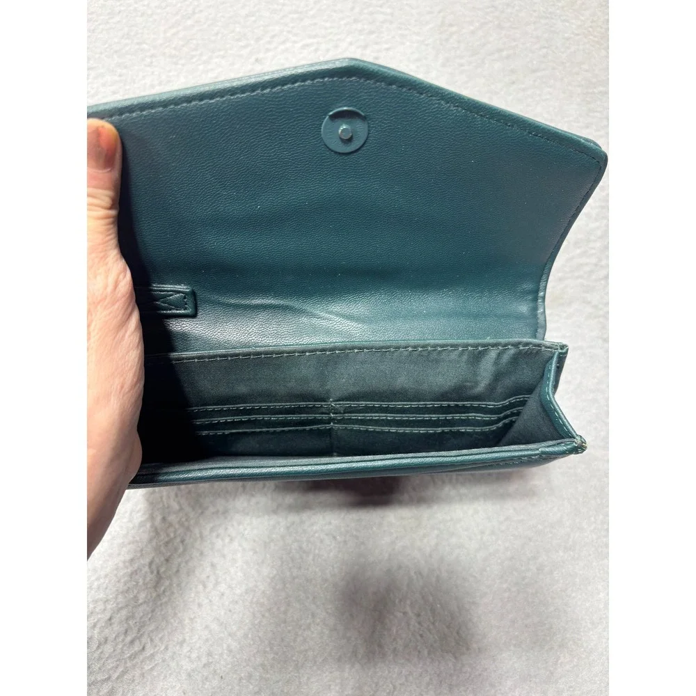 Steve Madden Wallet Chevron Quilted Teal Faux Leather Magnetic Snap Logo‎ Clutch